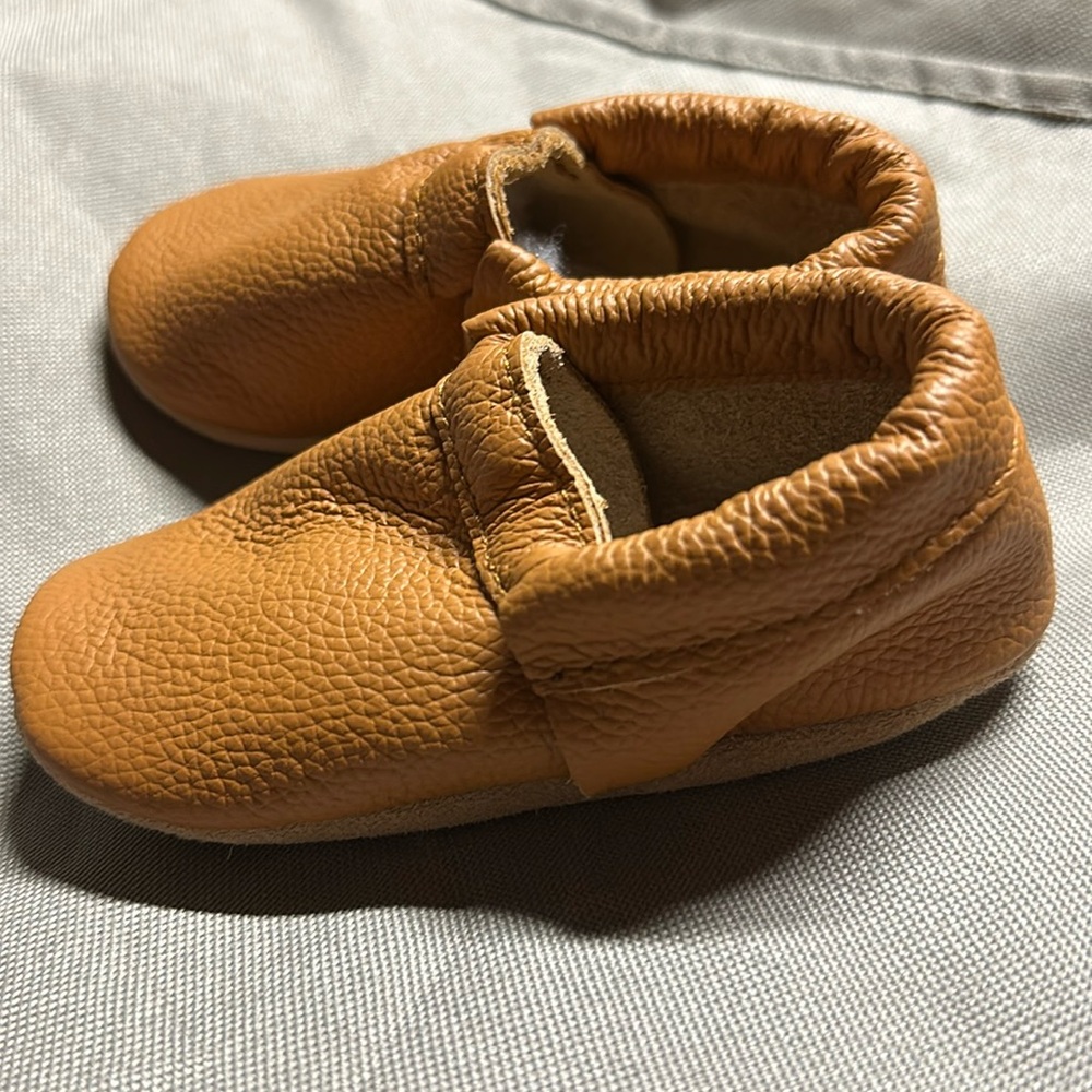 NEW BirdRock Baby Tan Fringeless Moccasins Size 6.5